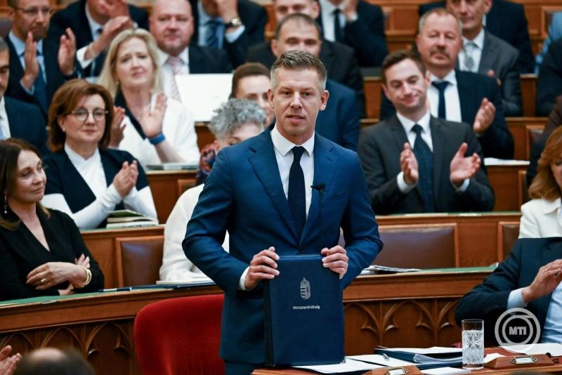 Magyar Péter felszólalásával kezdődik a parlament ülése