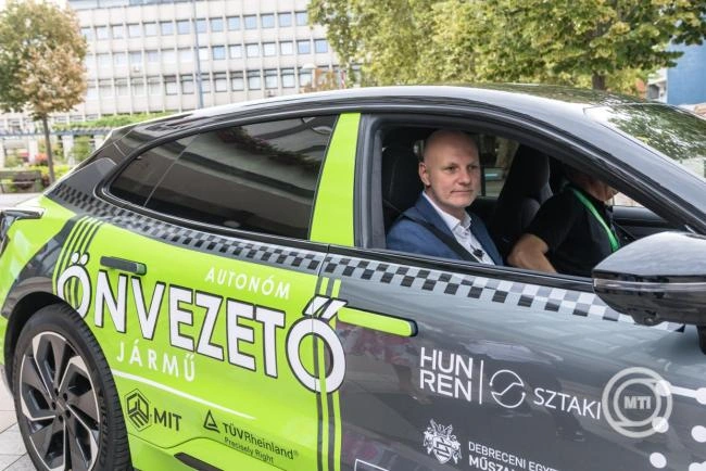 Tanács Zoltán: az önvezető autók a közlekedésbiztonság szempontjából is előrelépést jelentenek