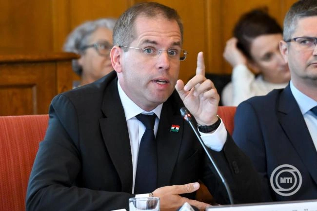 Ruff Bálint: a kormány eddig összesen kétezer milliárd forint értékű ügyekben tett feljelentést