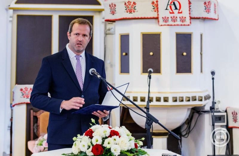 Ünnepélyesen megnyitották az új tanévet a kárpátaljai magyar iskolák
