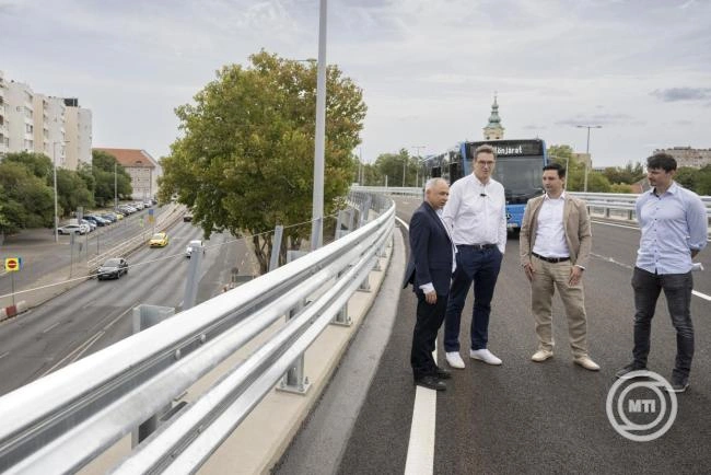 Karácsony: a zöldítés és a passzív hűtésű épületfelújítás a válasz a klímavédelmi kihívásokra