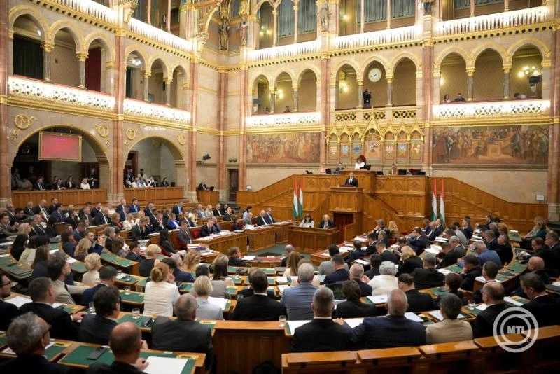 Megválaszthatja a parlament a Független Közmédia Testület tagjait és elnökét