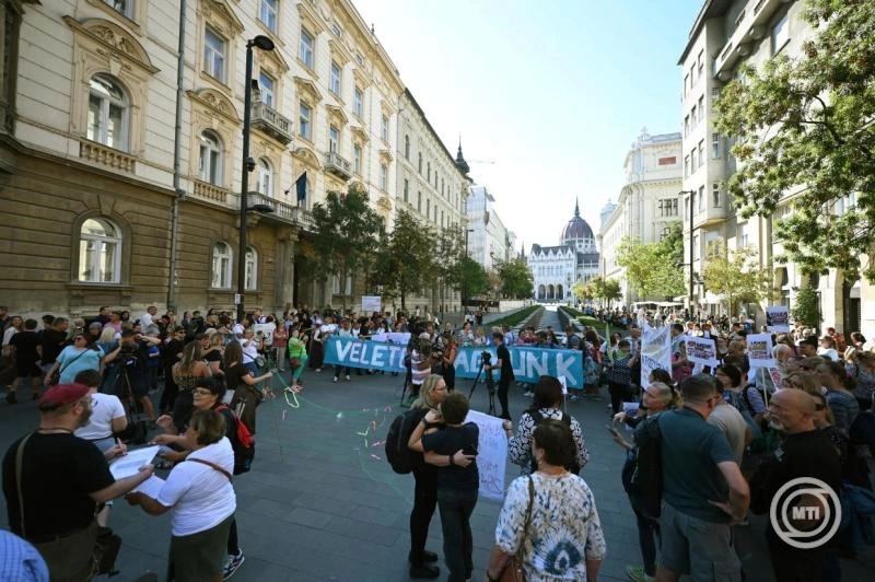 Azonnali 25 százalékos béremelésért demonstráltak a szociális ágazatban dolgozók