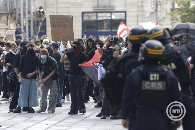 A francia kormány október végén válaszol a középiskolások követeléseire