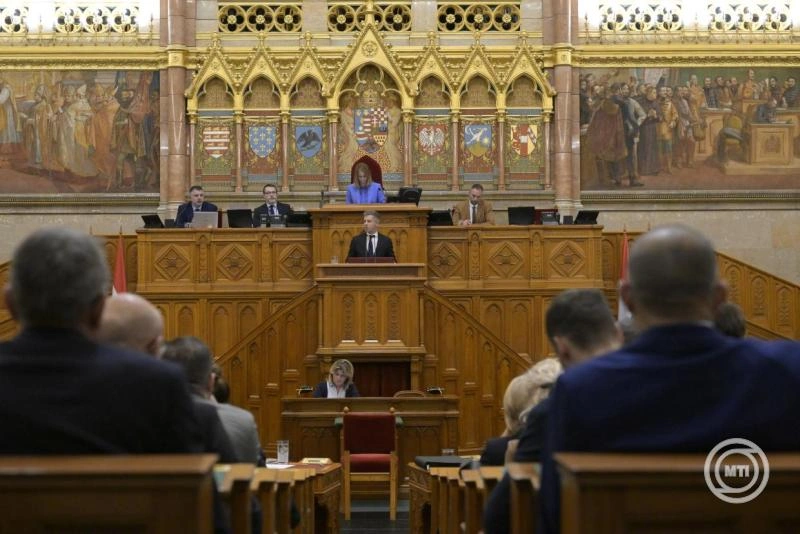 Magyar Péter: 100 milliárd forintos közútfejlesztési és kátyúmentesítési program indul 2027-től