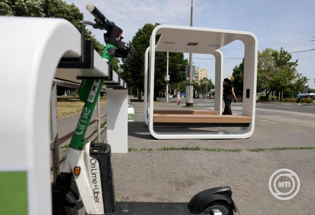 Külön járműkategória lesz a motoros roller a KRESZ-ben