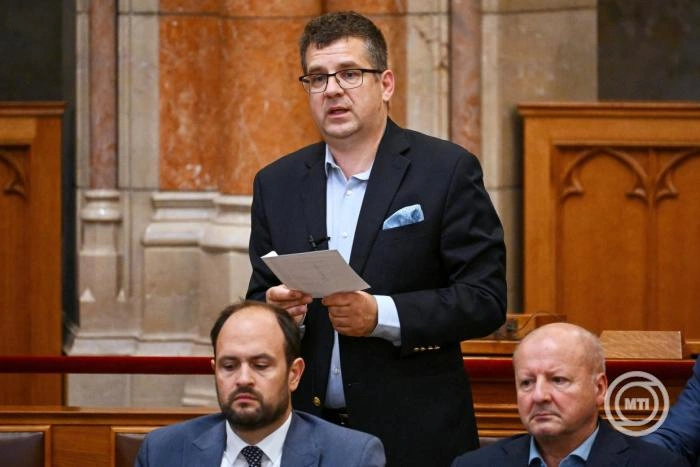 Meghosszabbította a bíróság Seszták Miklós letartóztatását